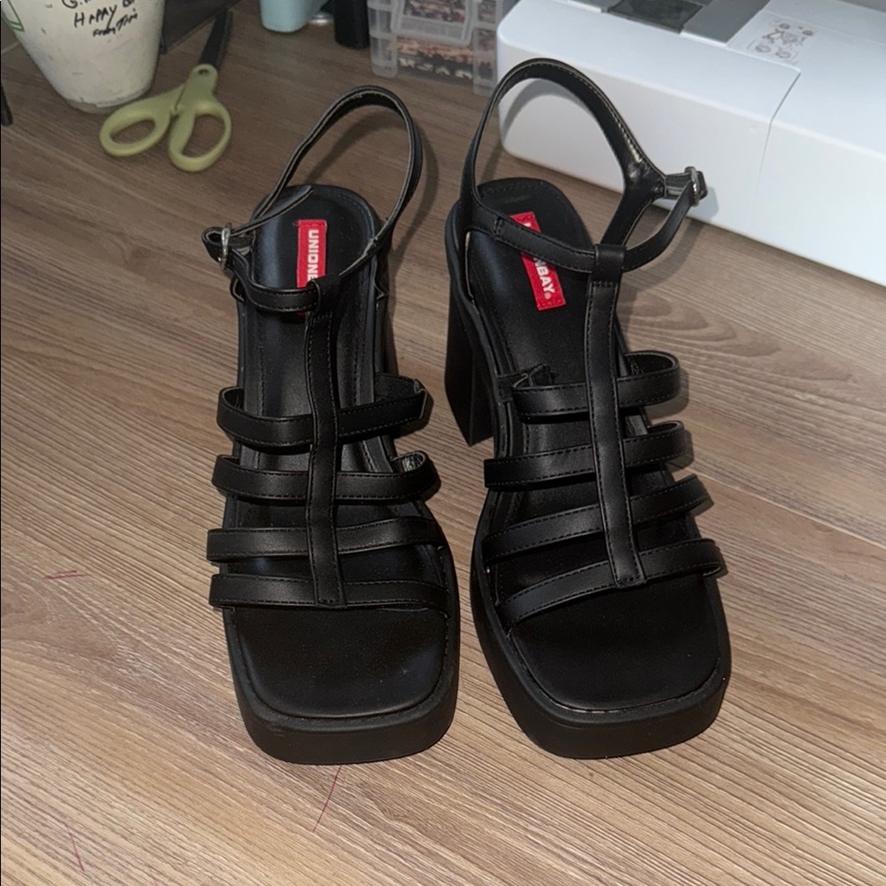 Universal Black Chunky Heeled Sandals